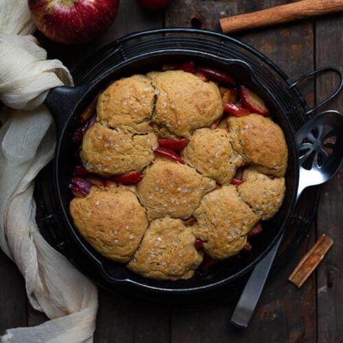 Easy Plum and Apple Cobbler | Easy vegan plum cobbler recipe