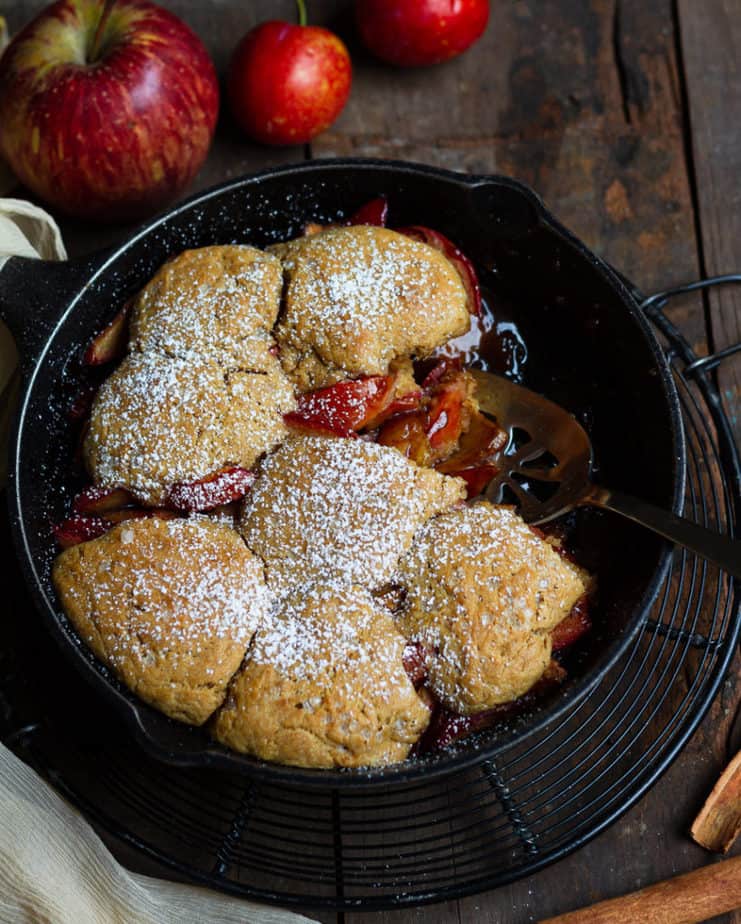 Easy Plum and Apple Cobbler | Easy vegan plum cobbler recipe